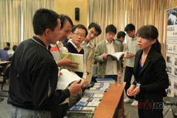 �A���hҊǶ��ʽ��Ӗ���M�v����Ƭ