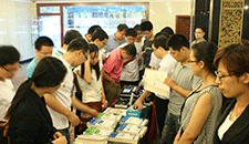 華清遠(yuǎn)見(jiàn)圖書(shū)及實(shí)驗(yàn)設(shè)備展臺(tái)