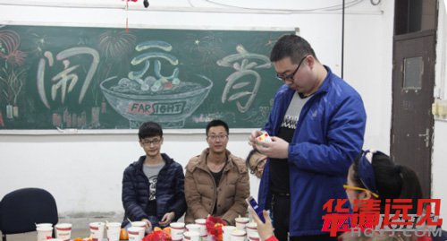 讓人眼花繚亂的魔方秀