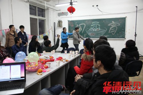 同學(xué)們表演爆笑小品